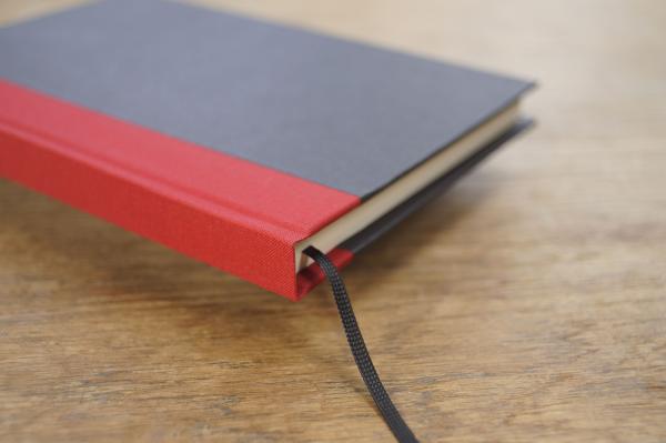 Writing and notebook black, with red linen